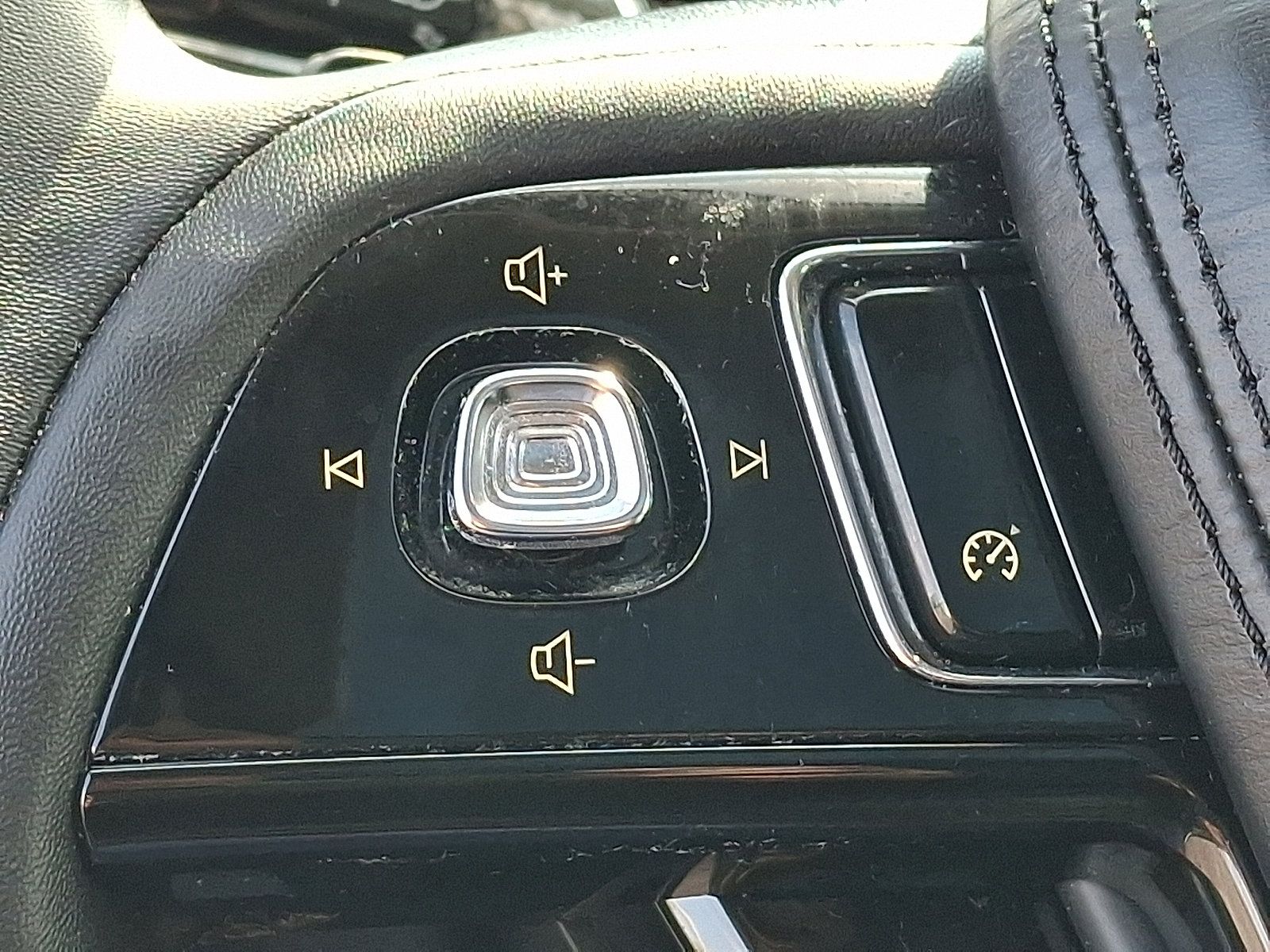 Used 2023 Lincoln Aviator AWD w/ Premium Package image 23