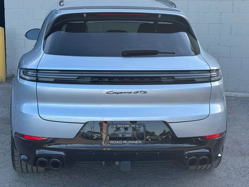 Used 2025 Porsche Cayenne GTS w/ Sport Chrono Package AWD/4WD image 6