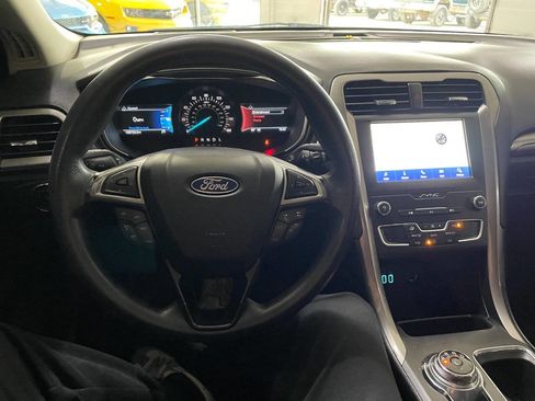 Used 2020 Ford Fusion SE image 29
