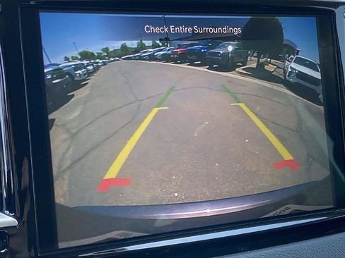 Used 2023 Chrysler Pacifica Touring-L FWD image 8