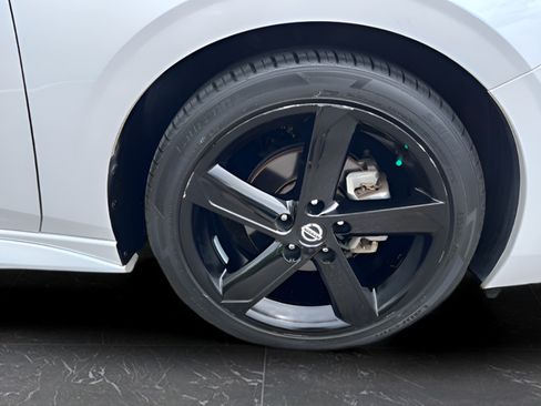 Used 2022 Nissan Sentra SR w/ Lighting Package FWD image 9
