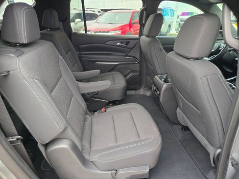 Used 2025 Chevrolet Traverse LT w/ Driver Confidence Package FWD image 24
