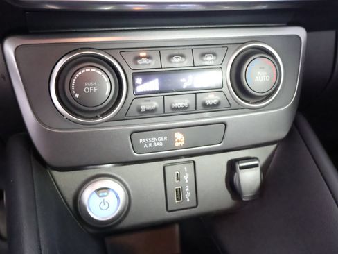 Used 2025 Nissan Leaf S FWD image 39