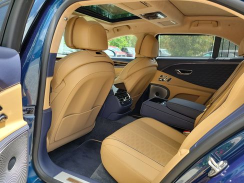Used 2025 Bentley Flying Spur Plug-In Hybrid AWD/4WD image 38