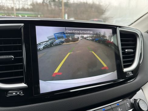 Used 2024 Chrysler Pacifica Touring-L image 20