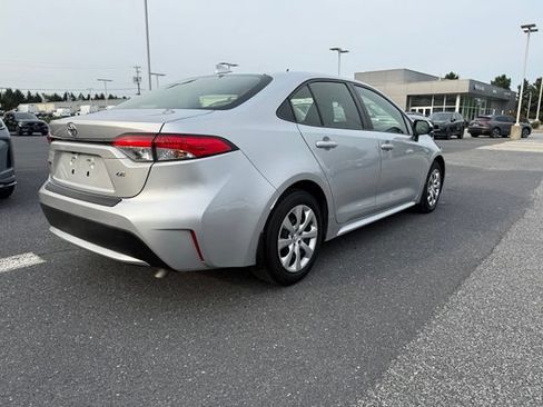 Used 2022 Toyota Corolla LE w/ Carpet Mat Package (TMS) FWD image 13