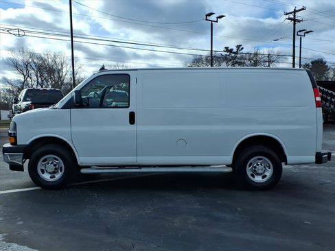 Used 2024 Chevrolet Express 2500 w/ Driver Convenience Package image 6
