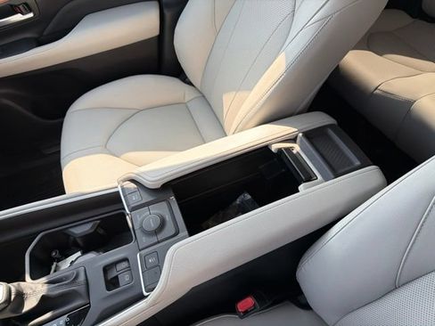Used 2026 Toyota Grand Highlander AWD Hybrid image 22