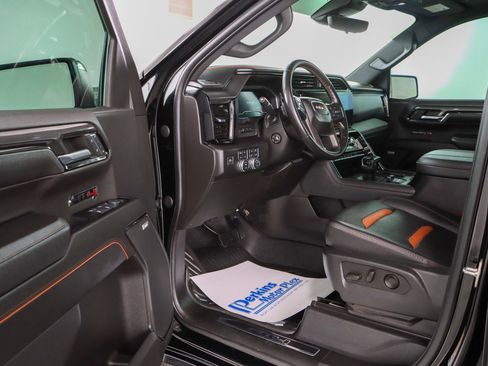 Used 2023 GMC Sierra 1500 AT4 w/ Technology Package AWD/4WD image 4