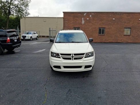 Used 2018 Dodge Journey SE w/ Blacktop Package FWD image 2