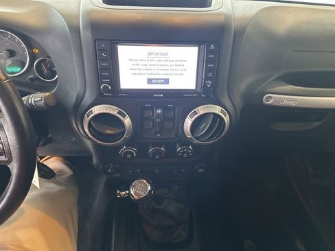 Used 2018 Jeep Wrangler Unlimited Sahara w/ Dual Top Group image 10