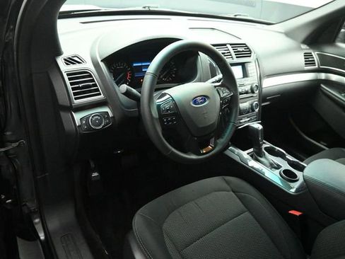 Used 2017 Ford Explorer XLT image 9