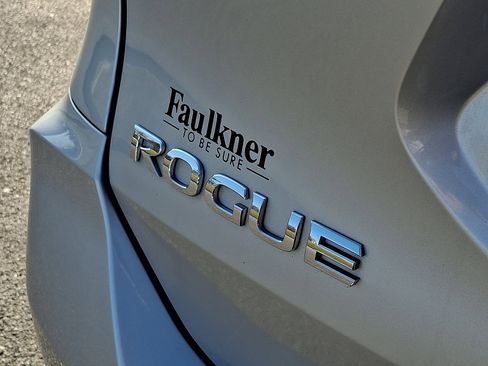 Used 2020 Nissan Rogue SV image 31