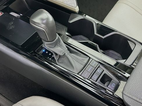 Used 2025 Toyota Camry XLE image 24