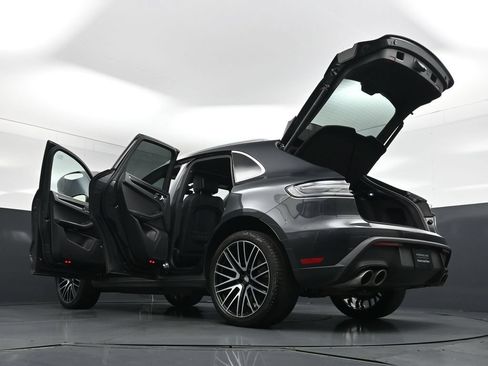 Used 2025 Porsche Macan AWD/4WD image 36