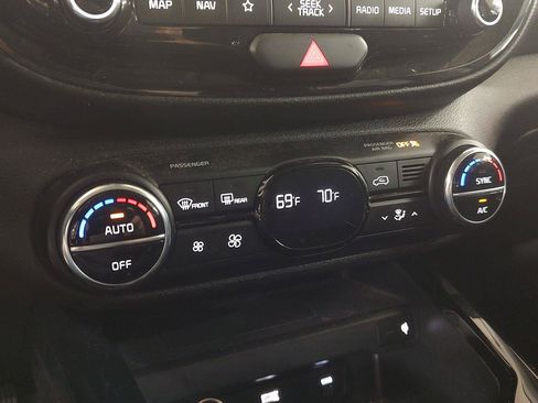 Used 2024 Kia Soul GT-Line FWD image 9