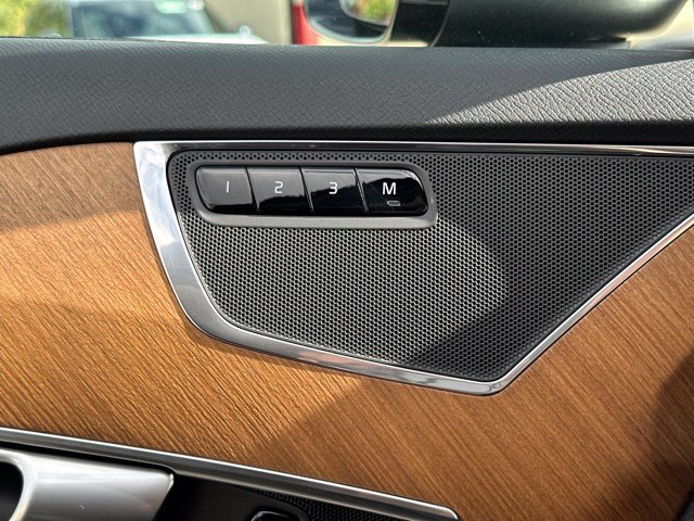 Certified 2024 Volvo XC90 T8 Plus AWD/4WD image 30