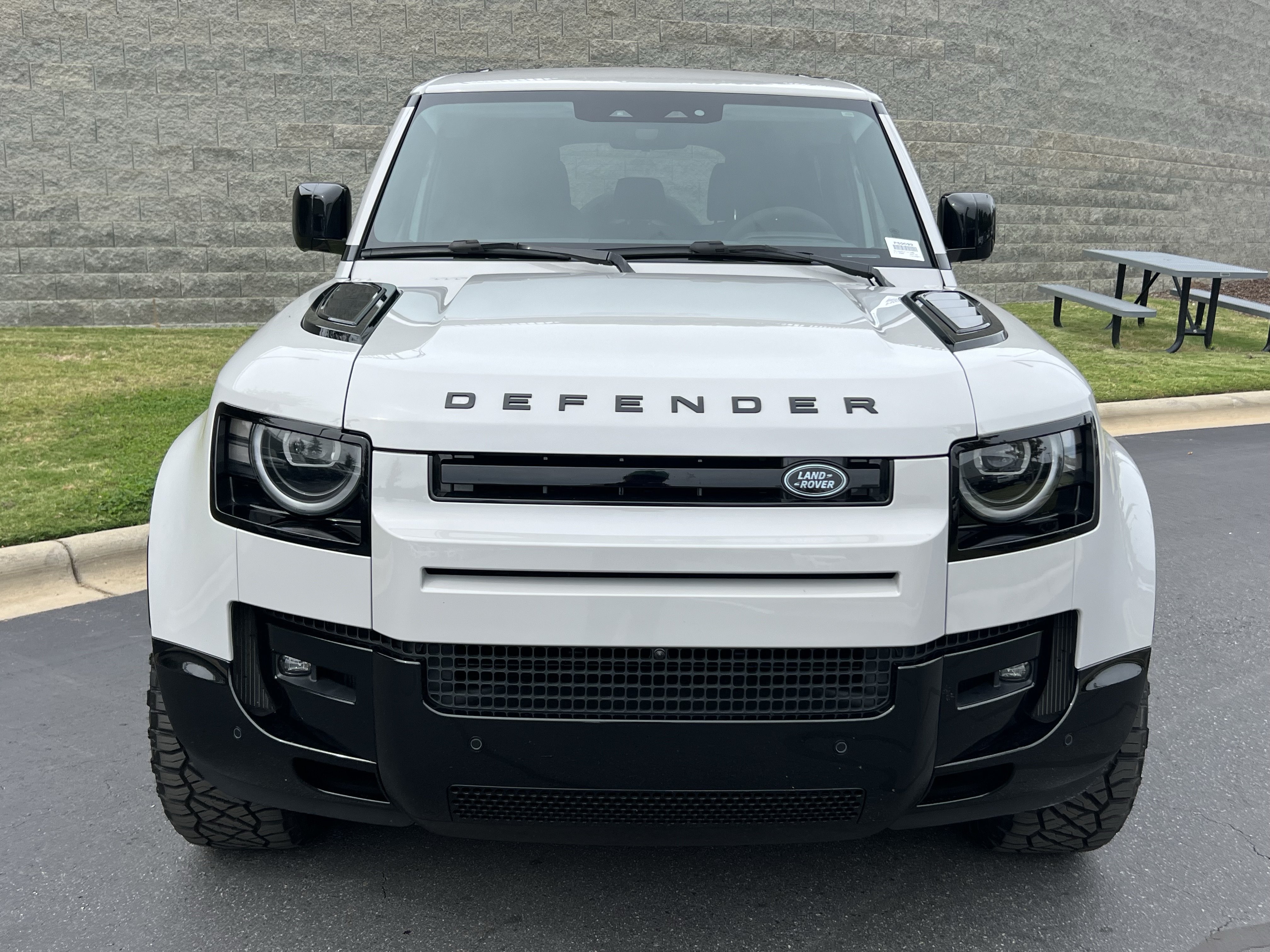 Used 2026 Land Rover Defender 110 X-Dynamic SE AWD/4WD image 10