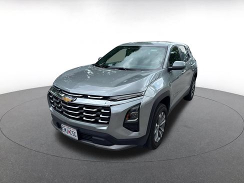 Used 2025 Chevrolet Equinox LT FWD image 3
