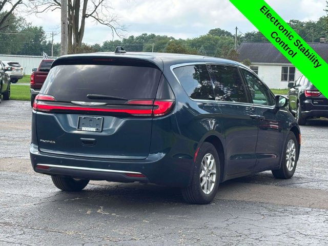 Used 2023 Chrysler Pacifica Touring-L FWD image 33