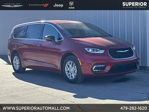 New 2026 Chrysler Pacifica Select image 1