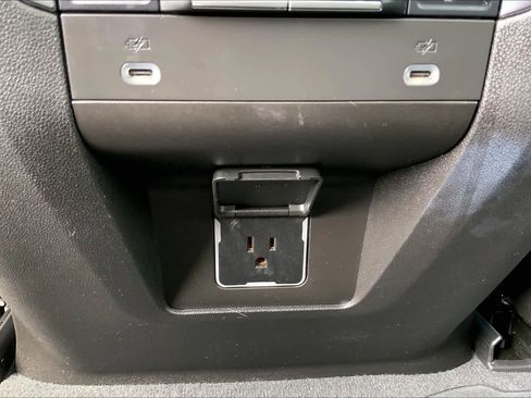 Used 2021 Chevrolet Suburban High Country image 32