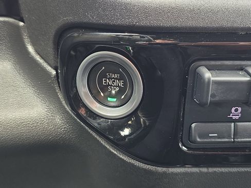 Certified 2022 Chevrolet Silverado 1500 ZR2 w/ Technology Package image 29