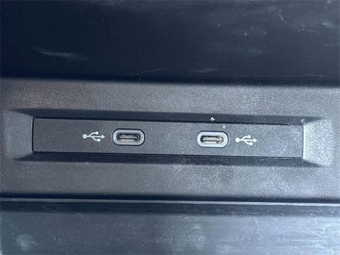 Used 2023 Volkswagen Tiguan SE R-Line image 17