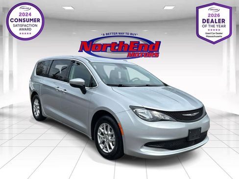 Used 2023 Chrysler Voyager LX FWD image 1