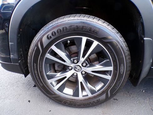 Used 2016 Toyota Highlander XLE image 27