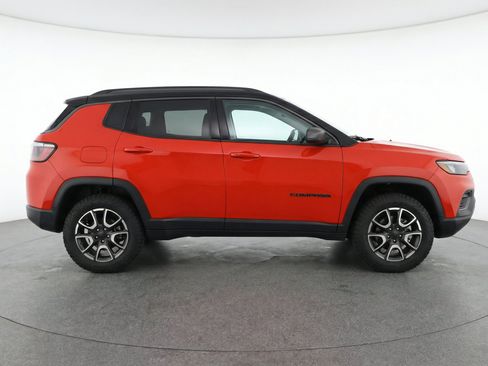 Used 2025 Jeep Compass Trailhawk AWD/4WD image 11