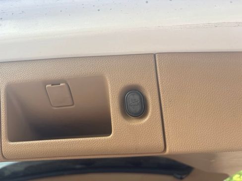 Used 2018 Cadillac Escalade Platinum AWD/4WD image 25