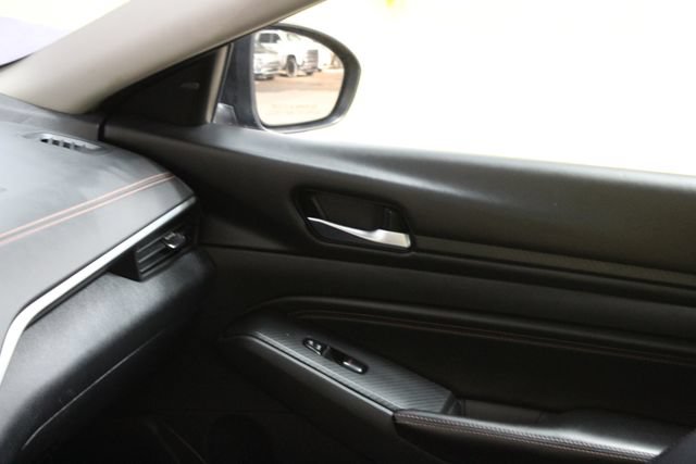 Used 2022 Nissan Altima 2.5 SR FWD image 11
