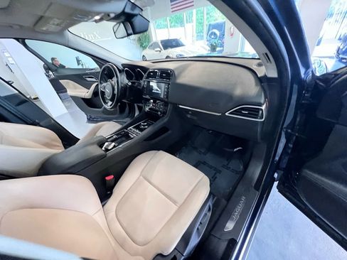 Used 2018 Jaguar F-PACE Premium image 26