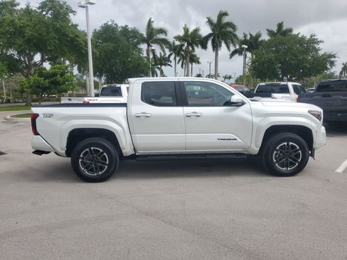 Used 2025 Toyota Tacoma TRD Sport RWD image 11