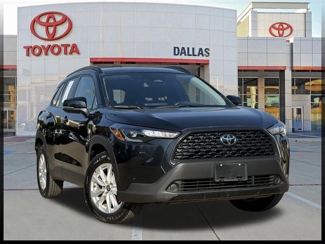 Used 2025 Toyota Corolla Cross LE FWD image 1