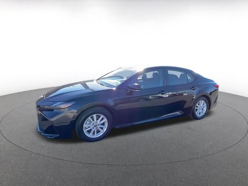 Used 2025 Toyota Camry LE image 8