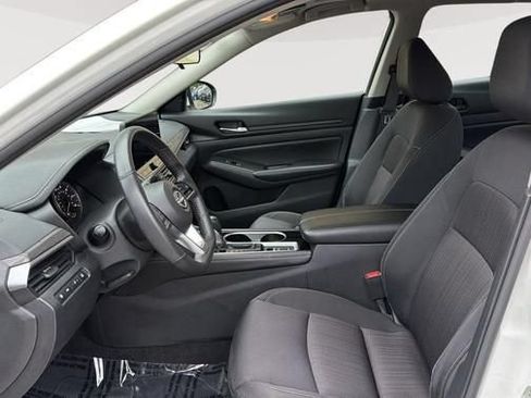 Used 2024 Nissan Altima 2.5 SV w/ SV Premium Package AWD/4WD image 9
