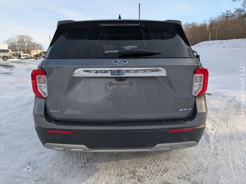 Used 2022 Ford Explorer XLT w/ Equipment Group 202A image 4