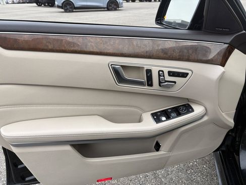 Used 2014 Mercedes-Benz E 350 4MATIC Sedan image 31