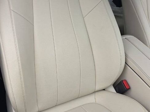 Used 2020 Mercedes-Benz GLB 250 w/ Premium Package image 11