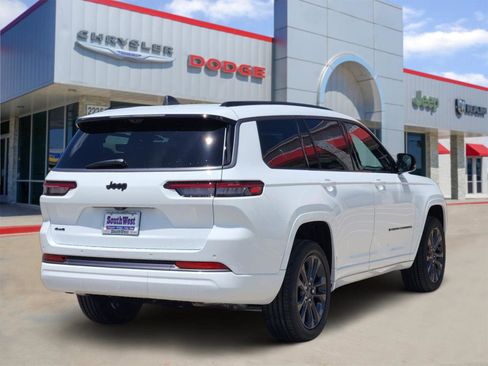 New 2026 Jeep Grand Cherokee L Limited AWD/4WD image 5