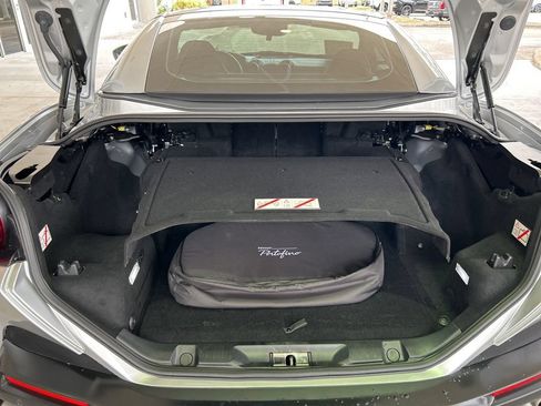 Used 2019 Ferrari Portofino RWD image 47