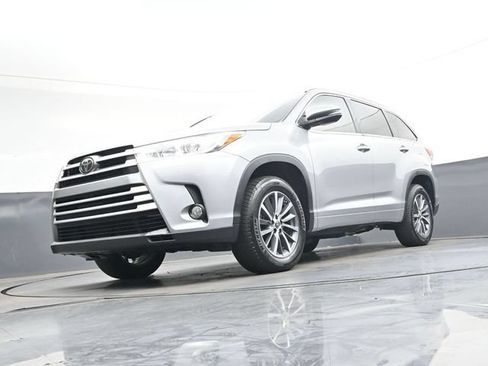 Used 2018 Toyota Highlander XLE FWD image 36
