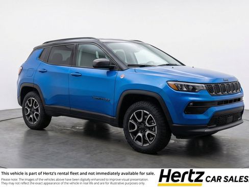 Used 2025 Jeep Compass Trailhawk AWD/4WD image 1