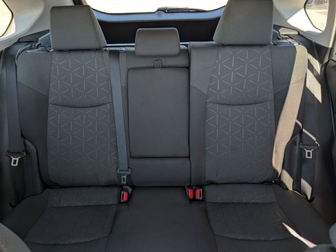 Used 2022 Toyota RAV4 XLE AWD/4WD image 13