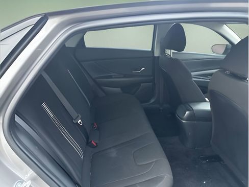 Used 2023 Hyundai Elantra SEL w/ Convenience Package image 14