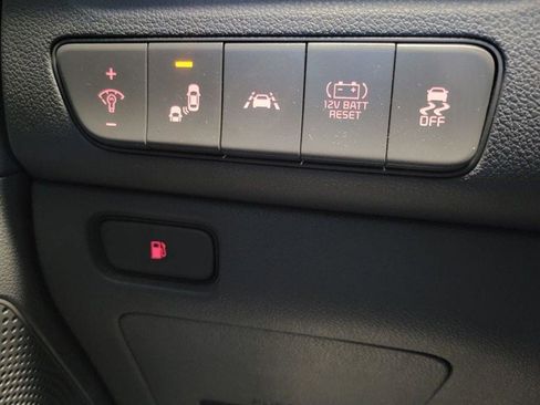 Used 2020 Kia Niro LXS image 17