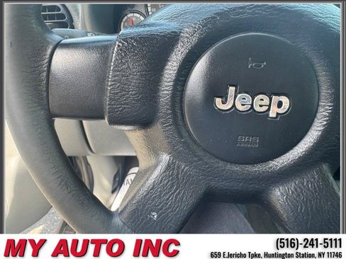 Used 2006 Jeep Liberty Sport w/ Off Road Group AWD/4WD image 17
