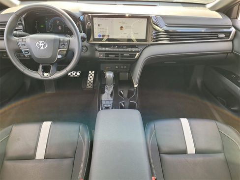 Used 2025 Toyota Camry SE image 8